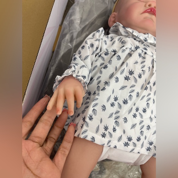 New! Unused!  18” Realistic Newborn Lifelike Reborn Baby Doll, Sleeping Baby wit - Picture 8 of 12